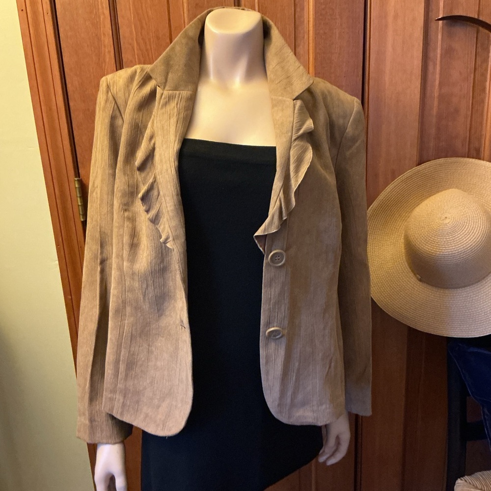 JM Collection Beige Ruffled Blazer - Picture 4 of 8